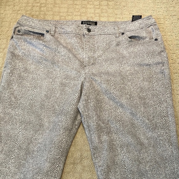 Nicole Miller Denim - Fabulous😱snake print Nicole Miller size 16 jeans.